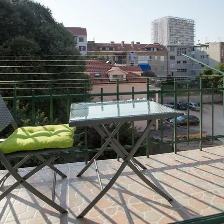 Apis Apartment Split