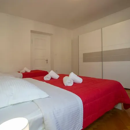 Apis Apartment