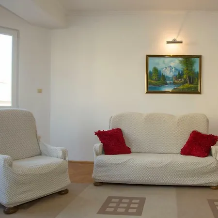Apartment Apis